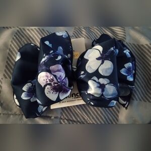 Scunci Blue Floral Hair Clip